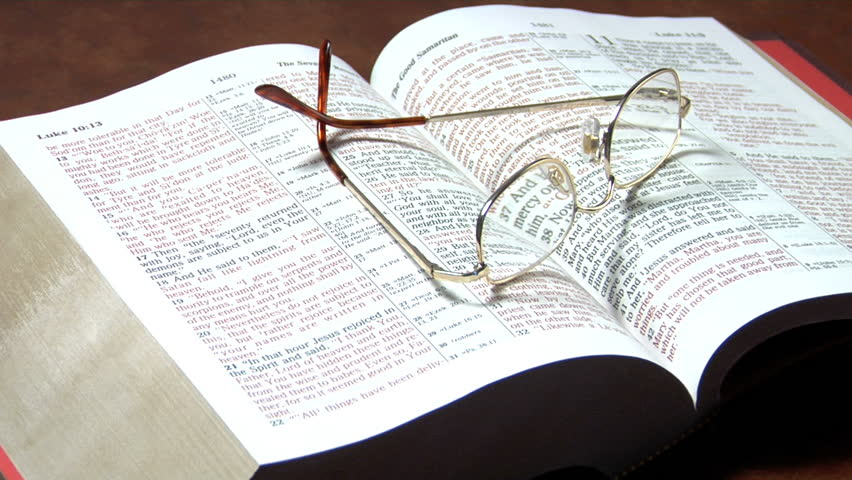 reading-glasses-on-a-bible